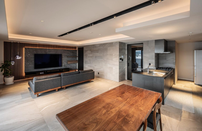 株式会社HIGH END